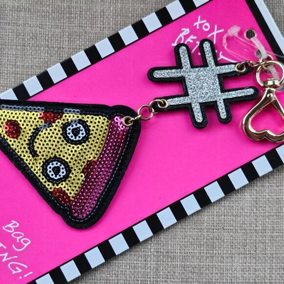 Betsey Johnson Key Holder Bling Sequins Pizza Bite Keychain Fancy Key Chain New - Picture 6 of 8